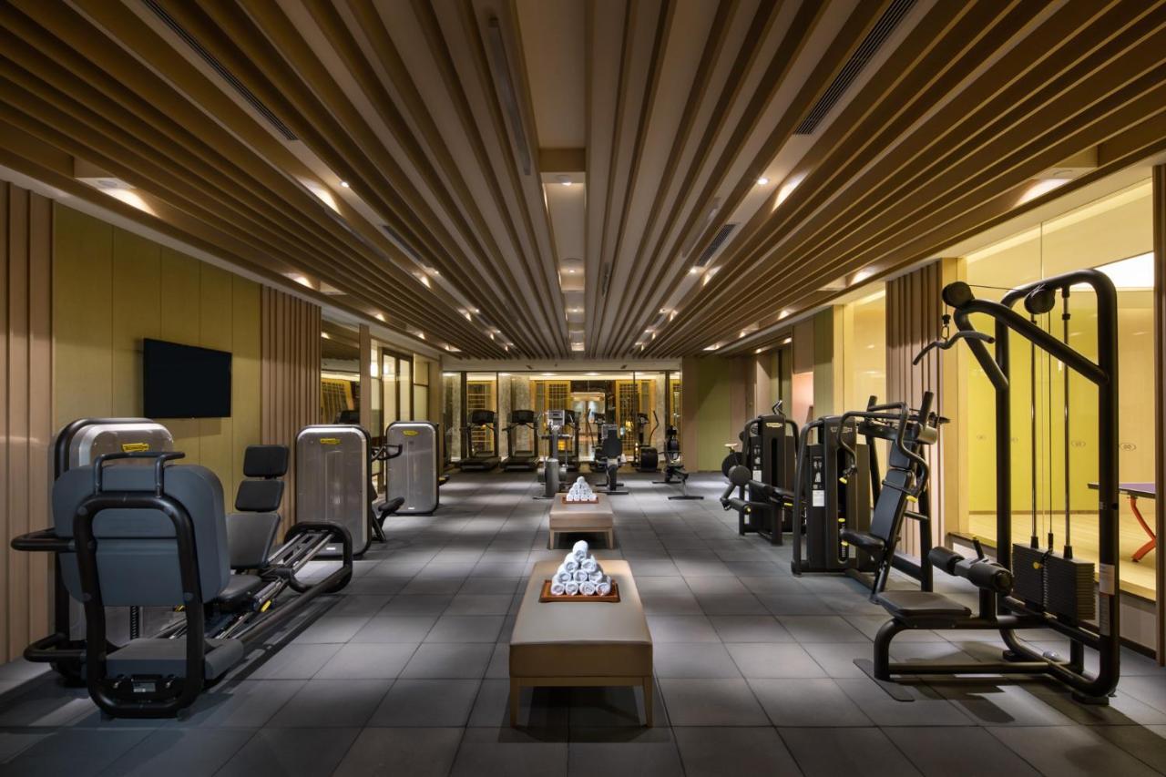 Crowne Plaza Shanghai Nanjing Road By Ihg 외부 사진 The gym at The Landmark