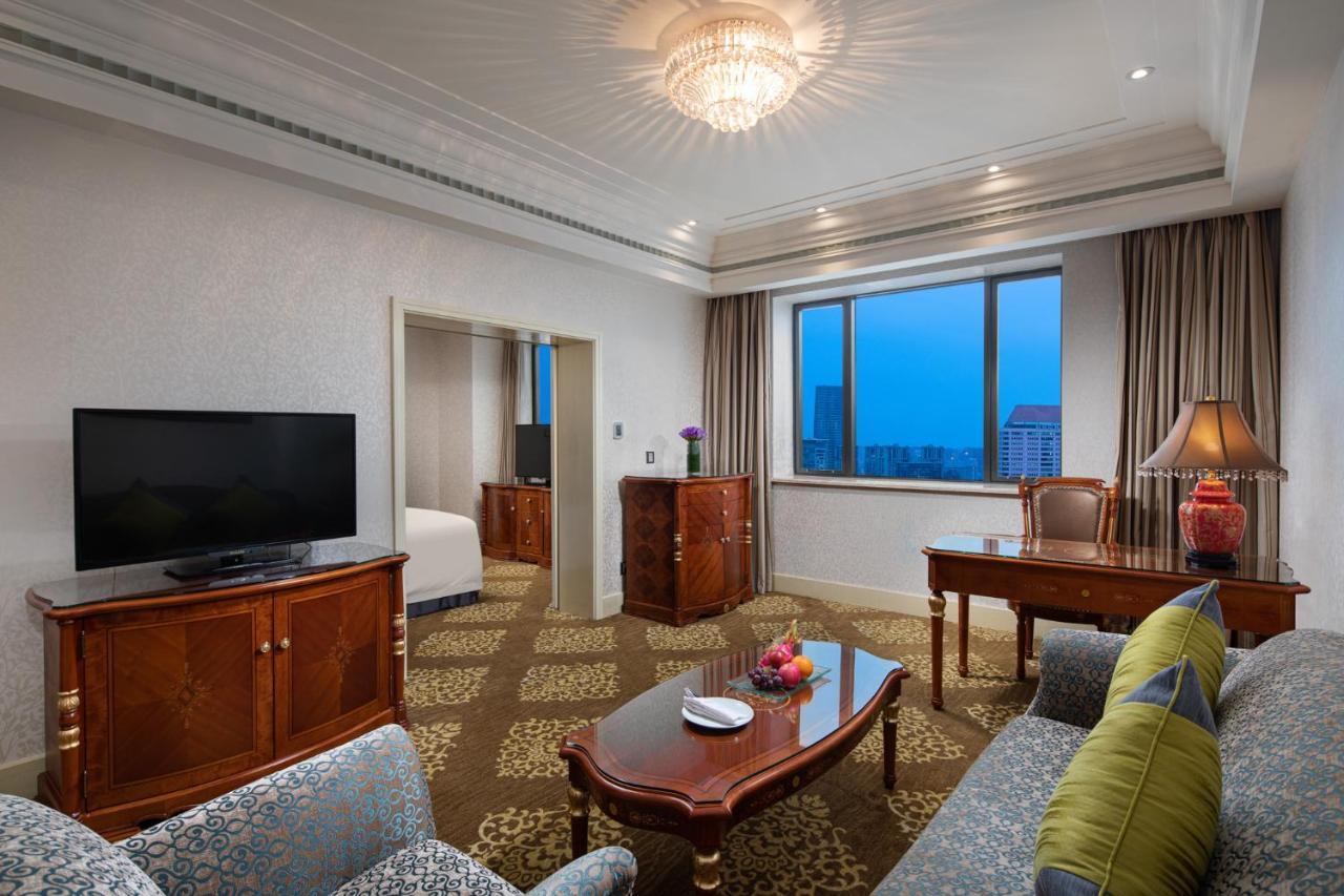 Crowne Plaza Shanghai Nanjing Road By Ihg 외부 사진 A suite at the hotel