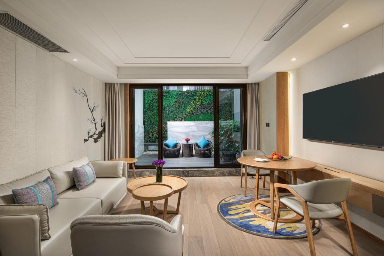 Crowne Plaza Shanghai Nanjing Road By Ihg 외부 사진 A suite at the hotel
