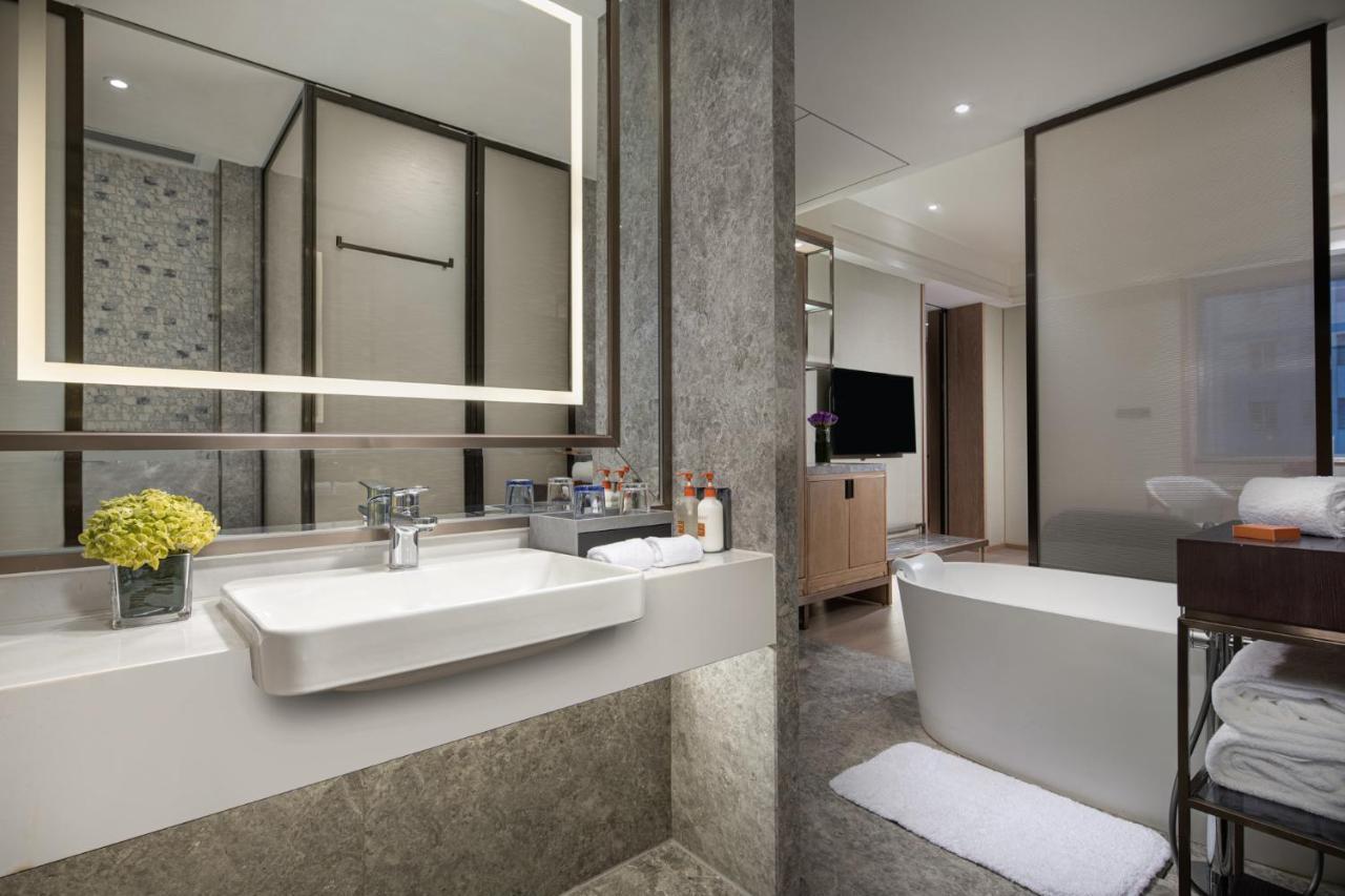 Crowne Plaza Shanghai Nanjing Road By Ihg 외부 사진 Bathroom