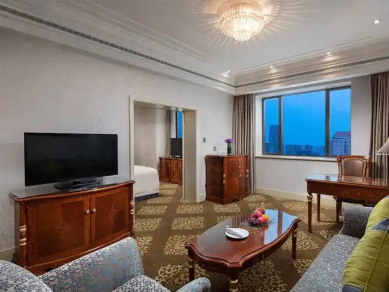 Crowne Plaza Shanghai Nanjing Road By Ihg 외부 사진 A suite at the hotel