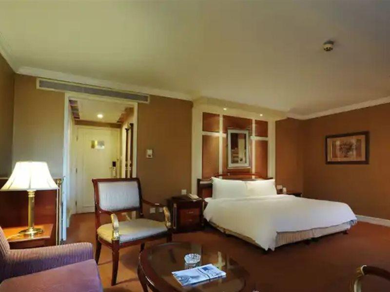 Crowne Plaza Shanghai Nanjing Road By Ihg 외부 사진 A room at the hotel